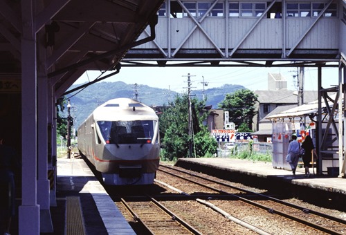 ahdt-01