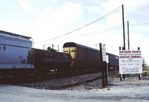 CB8373_goldharrimen